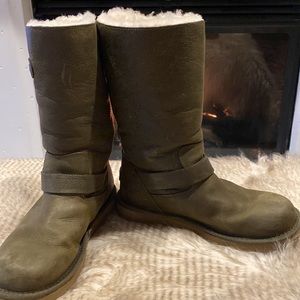 UGG Kensington Boots in Olive